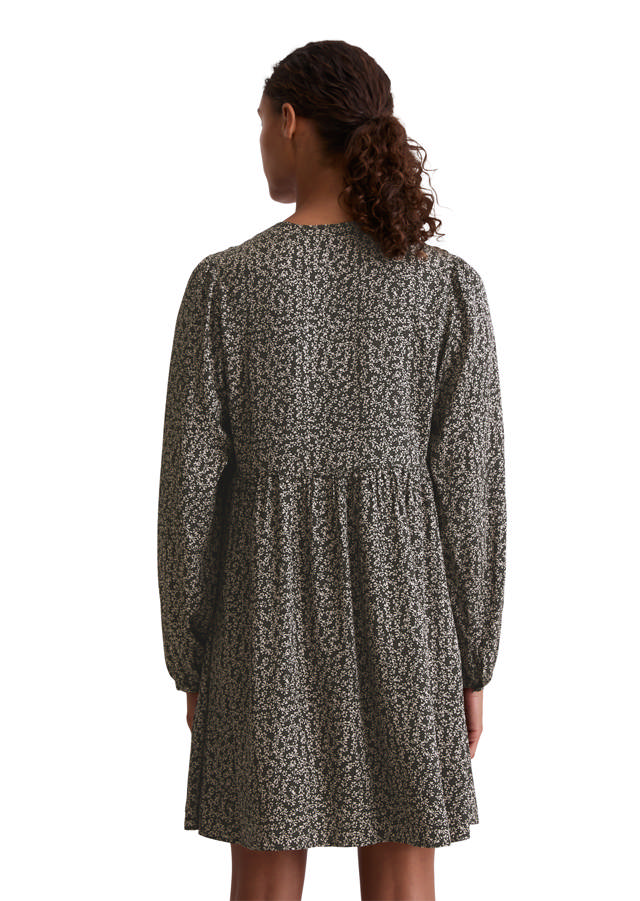 Munstraður kjóll, með víðu pilsi, millisídd V-hálsmál