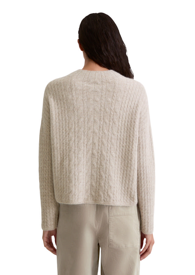 Gróf ullarpeysa með kaðlamynstri, síðar ermar og hár kragi