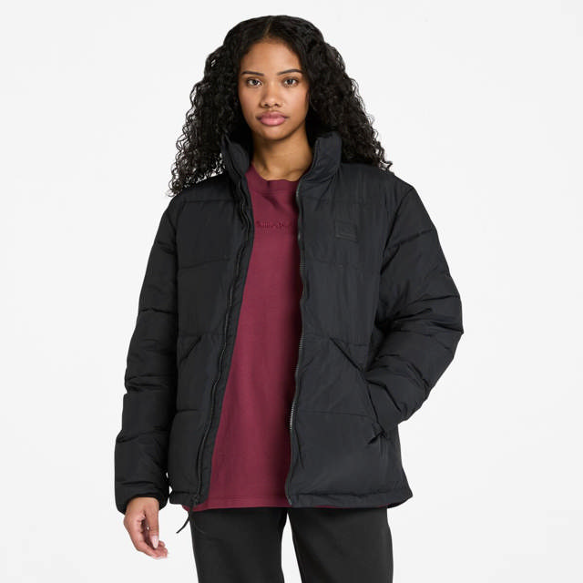 Svört puffer-úlpa með sílikonmerki